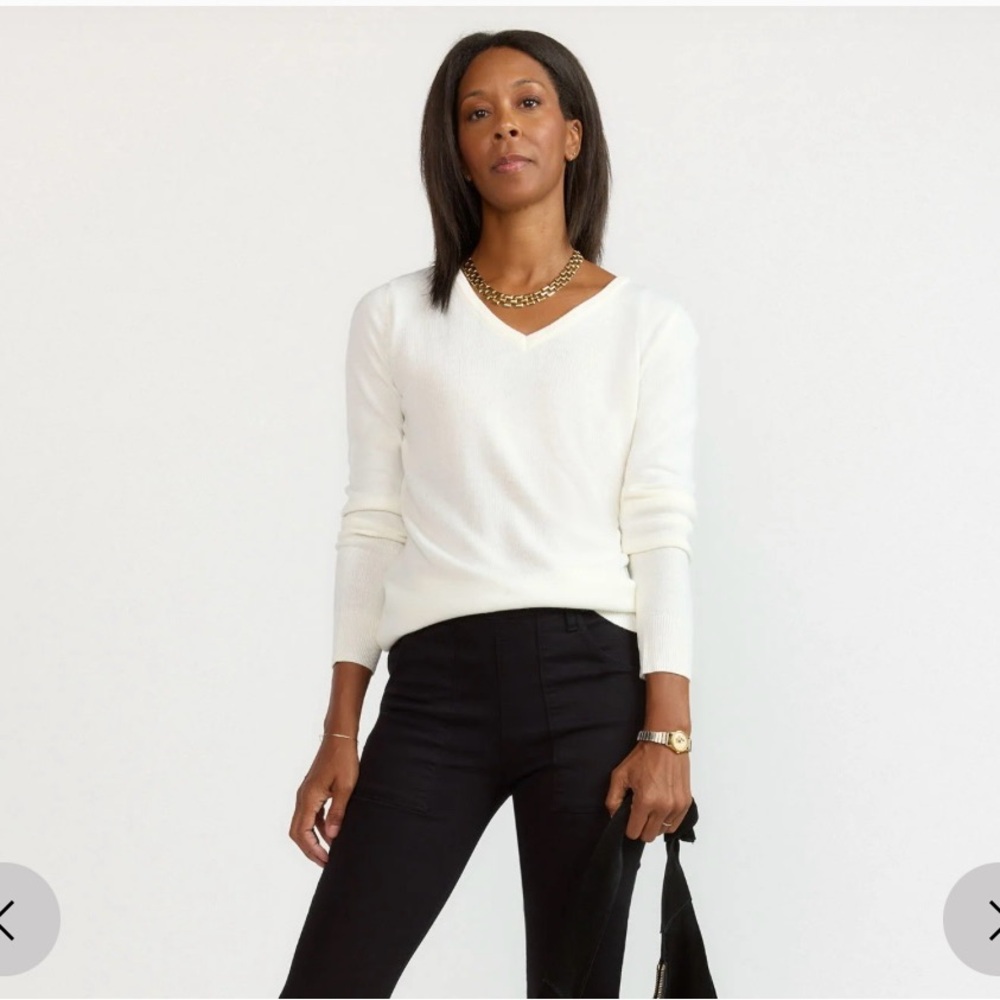 NWT Elegant White V-Neck Women's Sweater